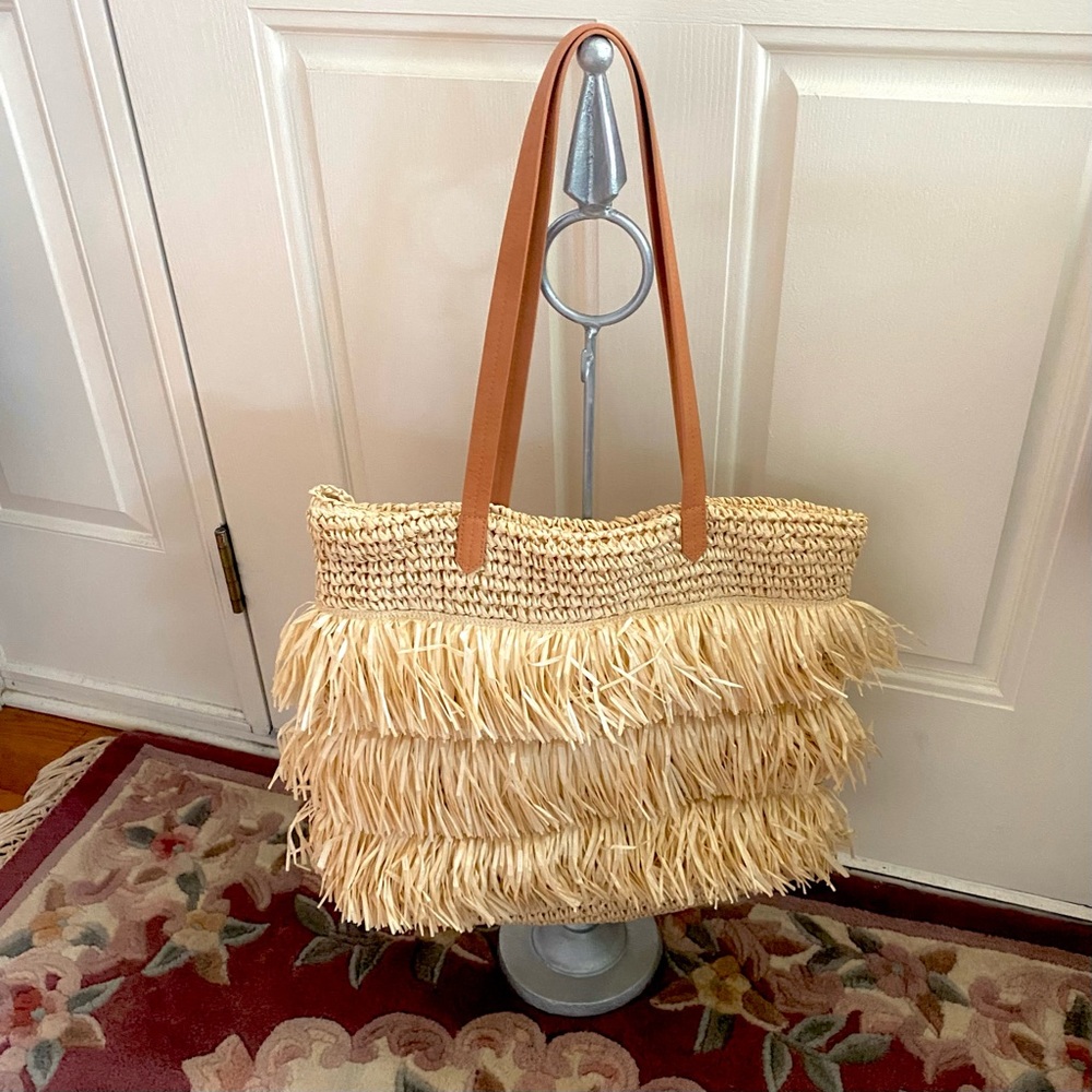 UNIVERSAL THREADS • Straw Tote - Picture 3 of 15